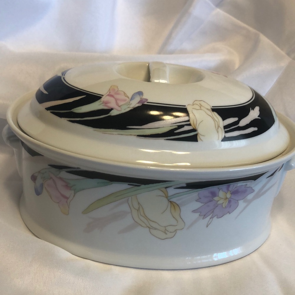 Mikasa CHARISMA Fine China Bake & Serve Bowl w/Lid